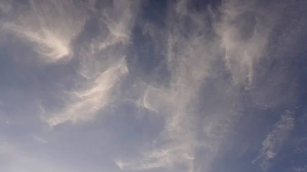 蓝天背景的云彩 — 图库照片