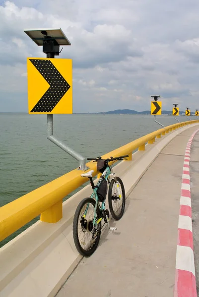 Chonburi Thailand Oct 2022年10月22日在泰国昌布鲁桥上的山地自行车停放 — 图库照片