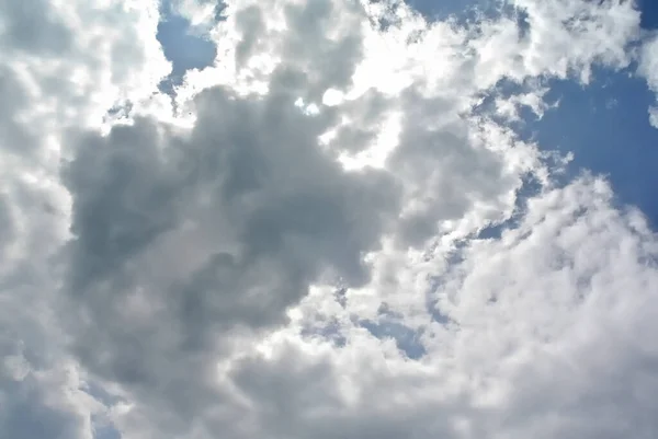 青い空 自然の背景に雲します — ストック写真