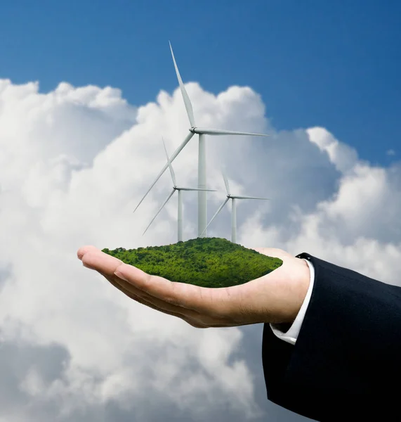 Conceito Energia Verde Turbina Eólica Mão Negócios Com Nuvens Céu — Fotografia de Stock