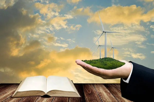 Kennis Voor Windenergie Concept Open Boek Met Windturbine Hand Van — Stockfoto