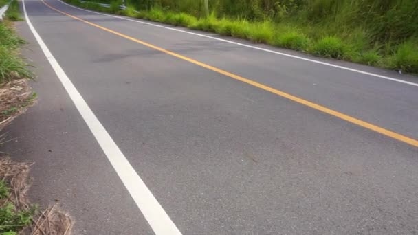 Пустая Дорога Сельской Местности Наклоном Вверх Выстрел — стоковое видео