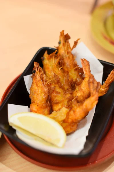 Fried Shrimp Lemon Japanese Cuisine — Stock Photo, Image