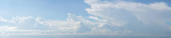 Panorámás Kilátás Felhők Égen Természet Háttér — Stock Fotó