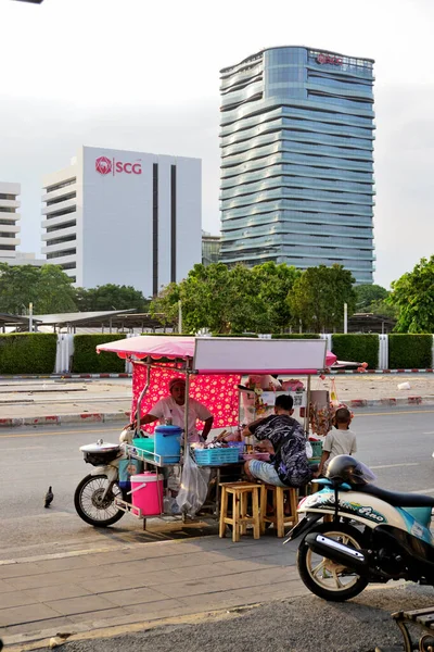 Bangkok Thailand May Street Food Mobile Restaurant Motorbike Customers Street — Stock Photo, Image
