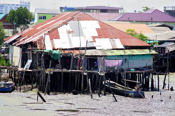 Chonburi Thailand Mei Zicht Vissersdorp Vissersboot Bij Vloed Aan Zee — Stockfoto