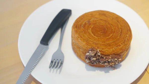 Bulat Croissant New York Roll Pastri Trendy Dengan Cokelat — Stok Foto