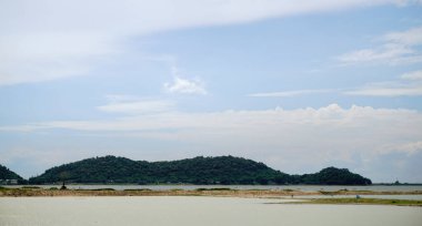 Bang Phra deposunun dağ zeminli görüntüsü