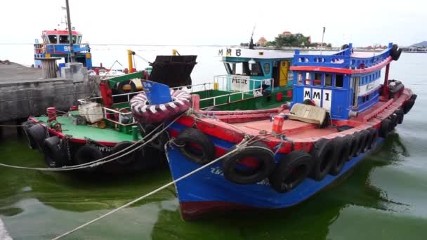 Чонбурі Thailand Sep Пасажирський Човен Пришвартований Планктоні Розквітне Море Лоре — стокове відео