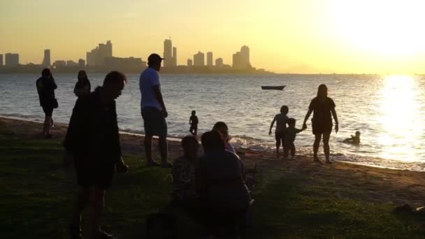Pattaya Tilland Nov Människor Koppla Stranden Med Solnedgång Himmel Och Stockvideo