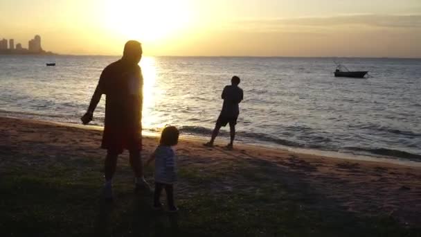 Pattaya Tilland Nov Människor Koppla Stranden Med Solnedgång Himmel Och Royaltyfri Stockfilm