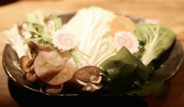 Güveç için sebze ve mantar.