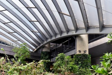BANGKOK, THAILAND - 13 SEP: Modern çatı 13 Eylül 2024 tarihinde Bangkok, Tayland 'da True digital park binasında yakın çekim