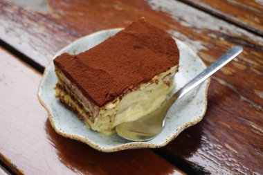 tiramisu pasta ahşap tablo
