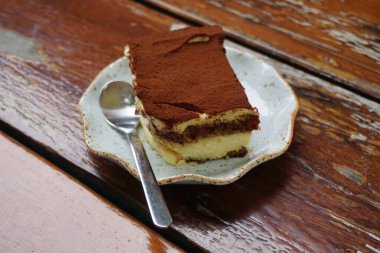 tiramisu pasta ahşap tablo