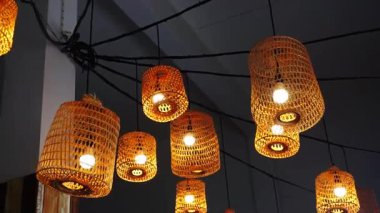 Asılan lamba sepeti, antika ve el işi avizesi