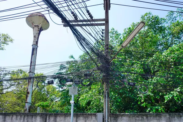 CHONBURI, THAILAND - 5 Mart 2025 tarihinde Si racha, Chonburi, Tayland 'da elektrik kablosu kompleksi
