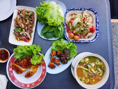 Tayland 'ın kuzeydoğu yemekleri, baharatlı yemekler.