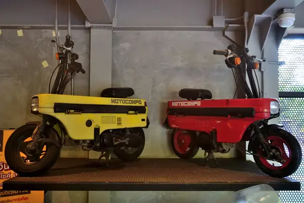 Rayong, Tayland - 17 APR: 1983 Honda Motocompo mini motosikletinin 17 Nisan 2025 tarihinde Rayong, Tayland