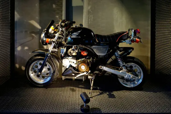 Rayong, Tayland - 17 APR: 17 Nisan 2025 tarihinde Rayong, Tayland 'da Honda Gollira mini motosikletinin yakın plan çekimi