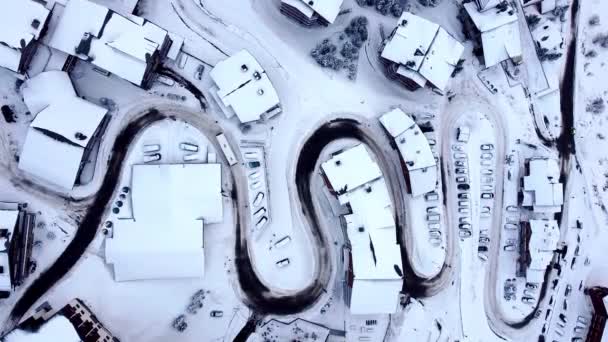 Вид Воздуха Ландшафт Снежных Гор Извилистую Дорогу Французских Альпах Европа — стоковое видео