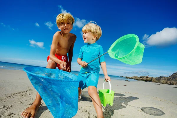 Low Angle Portrait Two Happy Boys Brothers Stand Butterfly Nets — Fotografia de Stock