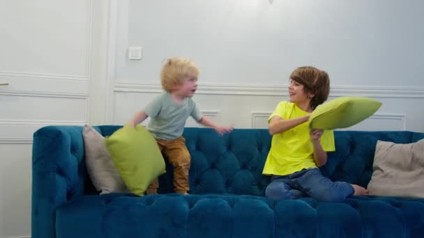 Pillow Fight Two Boys Have Fun Pillows Sitting Couch Home — Vídeo de Stock