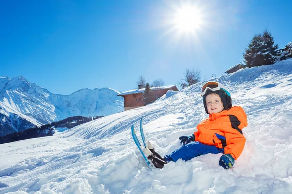 Happy Little Boy Ski Ready Skiing School Sit Snow High — Fotografia de Stock