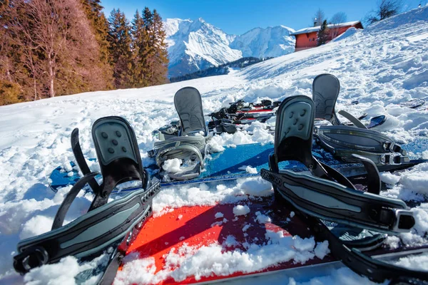 Close Many Skies Snowboard Lay Alpine Resort Snow Slope Mountains —  Fotos de Stock