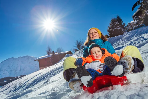 Mother Downhill Together Little Boy Siting Sledge Winter Vacations High — Fotografia de Stock