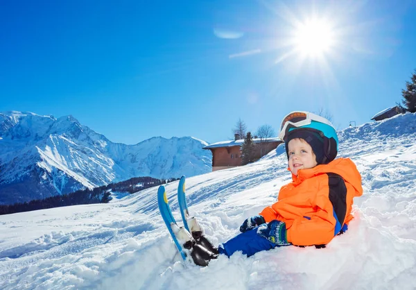 Smiling Little Boy Ski Ready Skiing School Sit Snow High — Fotografia de Stock