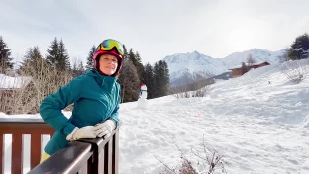 Woman Alpine Ski Outfit Stand Balcony Smiling Looking Camera Mountain — Wideo stockowe