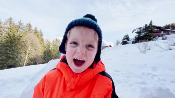 Little Handsome Toddler Boy Play Snow Winter Vacation Mountains — Vídeos de Stock