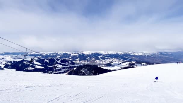 Many Skiers Alpine Ski Resort Slope View Sunny Day — Video