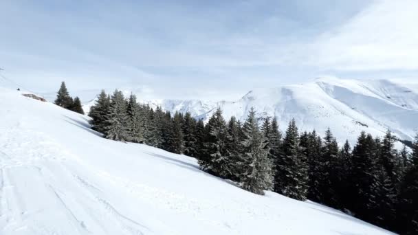 Pista Esqui Alpina Vista Panorâmica Alto Das Montanhas Durante Inverno — Vídeo de Stock