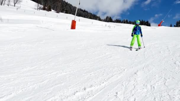 Boy Ride Ski Slope Downhill Beautiful Mountain Range Panorama French — Stockvideo