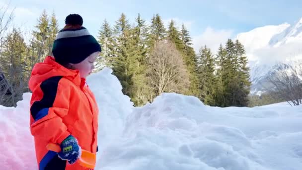 Little Boy Orange Coat Play Shovel Snow Sunny Winter Day — Wideo stockowe
