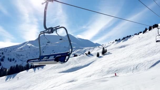 Many Ski Lift Chairs Move Rope Way Alpine Winter Resort — Vídeos de Stock