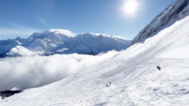 Alpine Ski Track Panoramic View High Mountains Winter — 图库视频影像