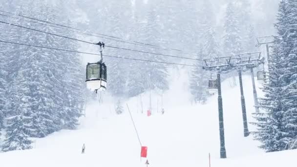 Ski Lift Chairs Move Rope Way Alpine Winter Resort — Stock videók