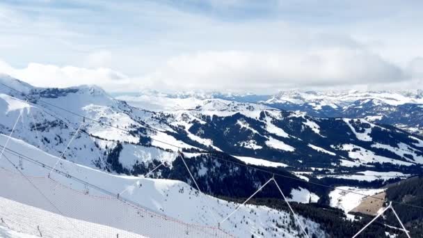Pista Esquí Alpino Vista Panorámica Alta Las Montañas Durante Invierno — Vídeos de Stock