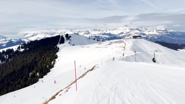 Alpejska Trasa Narciarska Panoramiczny Widok Wysoko Górach Zimą — Wideo stockowe