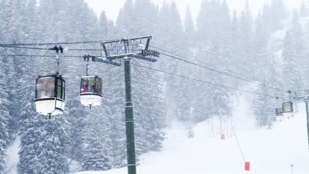 Many Ski Lift Chairs Move Rope Way Alpine Winter Resort — Stockvideo