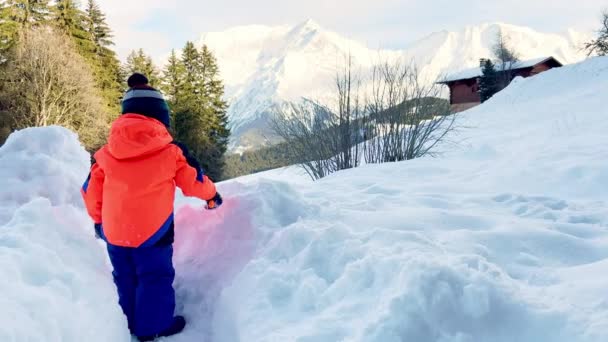 Little Boy Orange Coat Play Shovel Snow Sunny Winter Day — Wideo stockowe