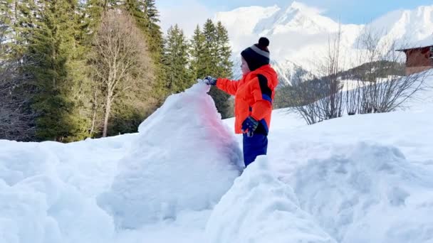 Little Boy Orange Coat Play Shovel Snow Sunny Winter Day — Stock video