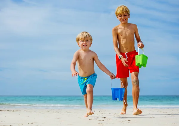 Two Happy Smiling Boys Run Water Buckets Sea Waves Sand — Fotografia de Stock