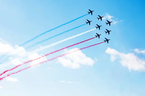 Squadron Planes Fly Color Trail Blue Red White Lines Clouds — Foto de Stock