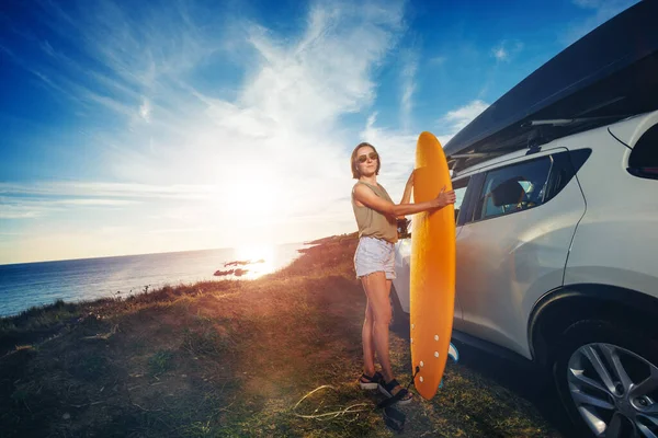 Portrait Young Woman Sunglasses Stand Surf Board Car Sunset Look — Stockfoto