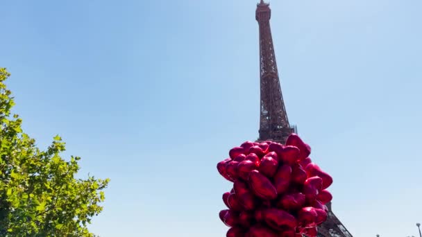 Eiffel Tower France View Seine River Boat Hot Summer Day — Vídeos de Stock
