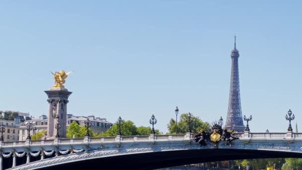 Torre Eiffel Francia Vista Desde Barco Del Río Sena Durante — Vídeos de Stock